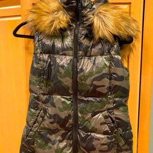 Adorable Camouflage vest with adjustable furry hood
